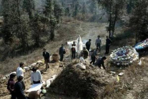 新坟动土有什么讲究(新坟不小心动土了怎么办)