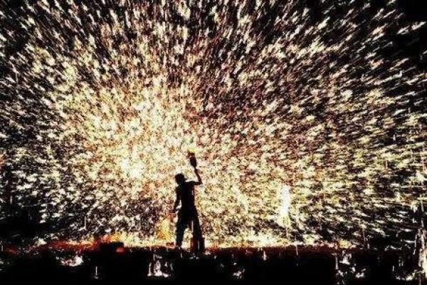 铁树银花送英雄指什么生肖(铁树银花送英雄正确答案) 铁树银花送英雄指什么生肖(铁树银花送英雄正确答案)