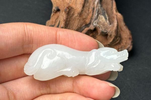 属狗的人适合佩戴什么饰品 属狗的人适合佩戴什么饰品旺夫招财呢 属狗的人适合佩戴什么饰品 属狗的人适合佩戴什么饰品旺夫招财呢