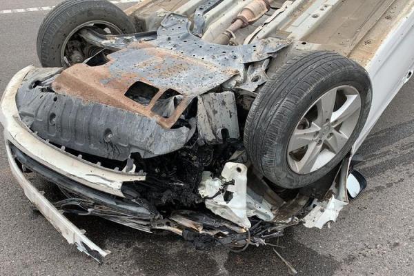 梦见老公开车翻车了人没事 梦见老公开车翻车了人没事