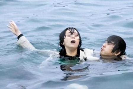 妈妈梦见女儿掉水里了