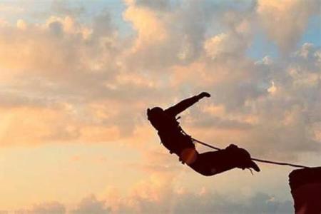 梦见儿子从高处坠落是什么意思