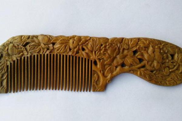 早晨梳子断了有什么预兆风水讲究 早晨梳子断了有什么预兆风水讲究