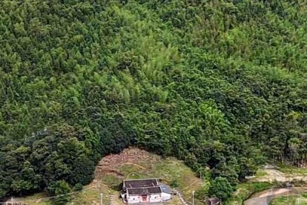 房子中间带山风水好不好