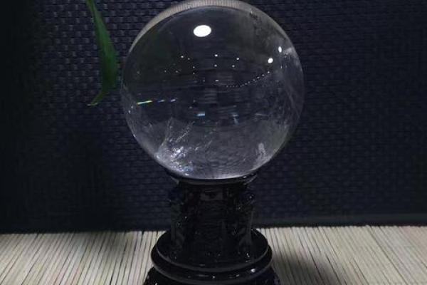 水晶球的风水作用吸引财富和好运 水晶球的风水作用吸引财富和好运