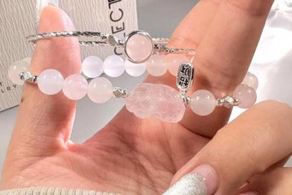 风水女人戴什么招财最灵验手链还是项链