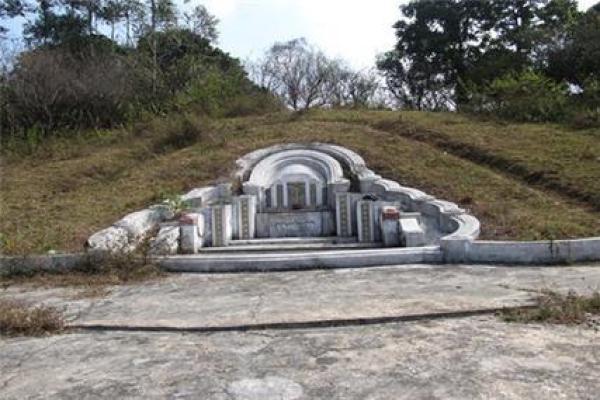 清明节临近，简单判断坟地风水