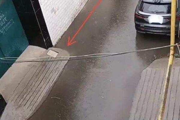 房子在坡中间的房子风水