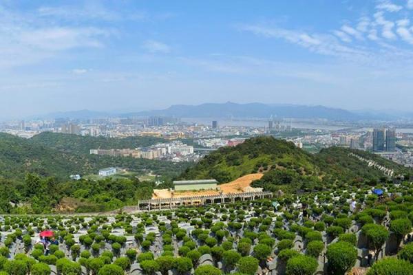 墓地朝向风水，凶吉自断不求人