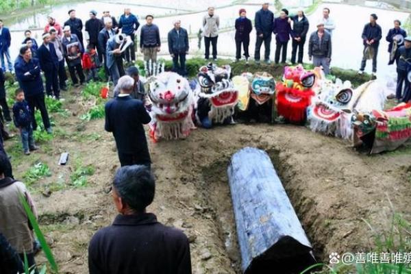 风水讲究，新坟不能够经常去看