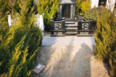 风水讲究，新坟不能够经常去看