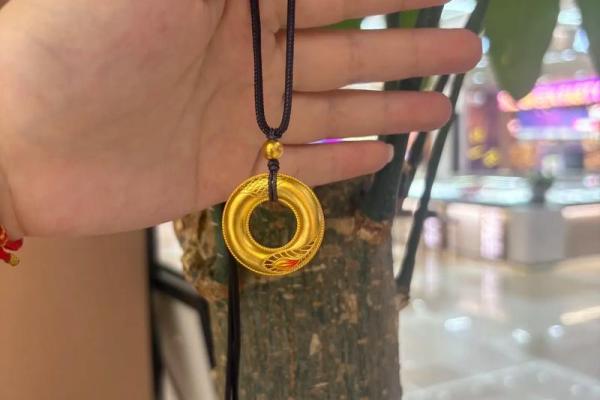 风水上佩戴平安扣寓意是什么