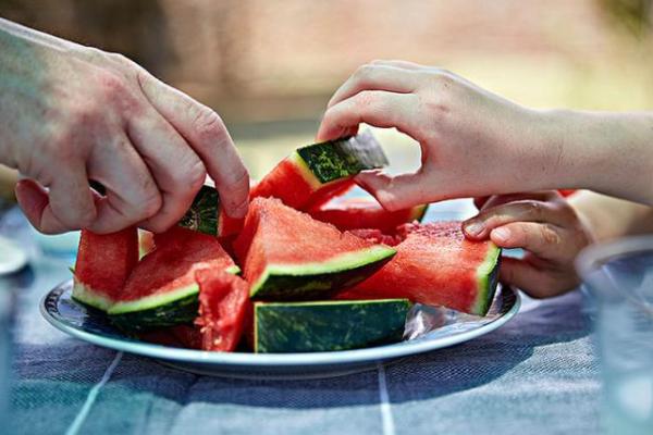 孕妇梦见吃西瓜是胎梦吗风水解答 孕妇梦见吃西瓜是胎梦吗风水解答