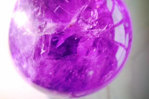 水晶球的风水作用 紫色水晶球的风水作用 水晶球的风水作用 紫色水晶球的风水作用