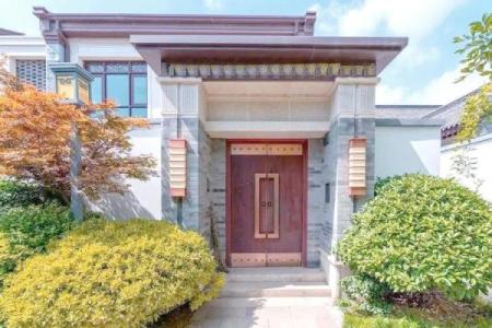 小区门两侧的房子风水