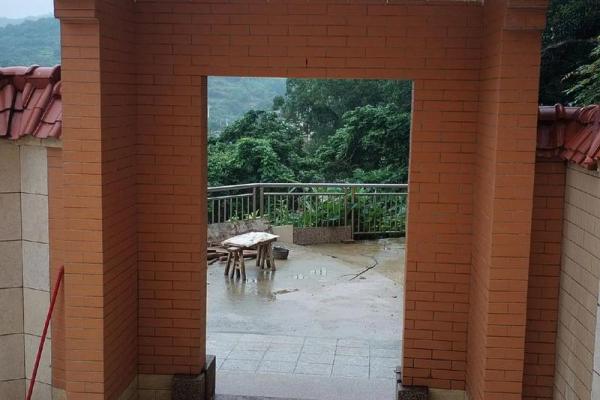 店铺门前有小房子风水好吗