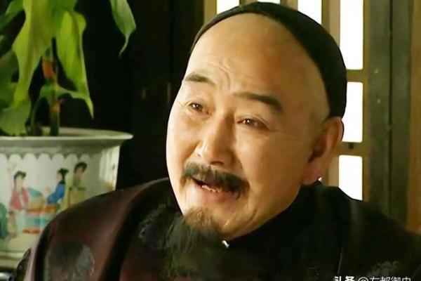 道士为八爷算命，算出三个字，邬思道也写下三个字，胤禛哈哈大笑