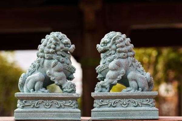 黄铜狮子和石狮子的风水作用与区别 黄铜狮子和石狮子的风水作用与区别
