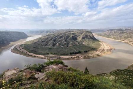 河水穿过的房子风水