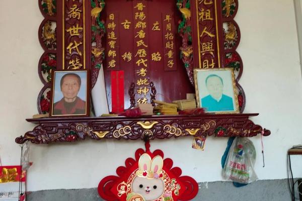 风水基础知识_请问在家长期供奉去世的父母照片好不好