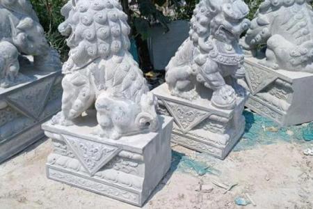 摆放狮子在大门风水起到招财作用